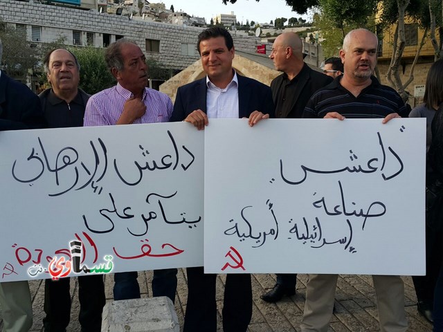 الناصرة : الشبيبة الشيوعية في الناصرة تتظاهر تضامنا مع مخيم اليرموك